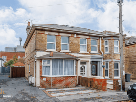 Recently refurbished ground floor two bedroom apartment