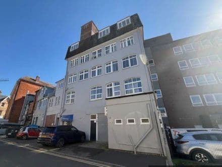 Flat 12, 33 Lorne Park Road
