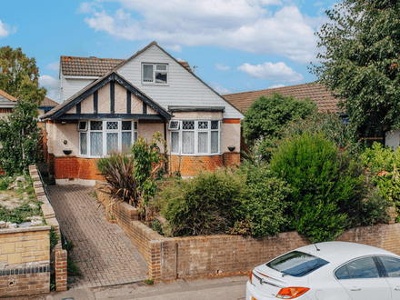4/5 Bedroom Chalet Bungalow